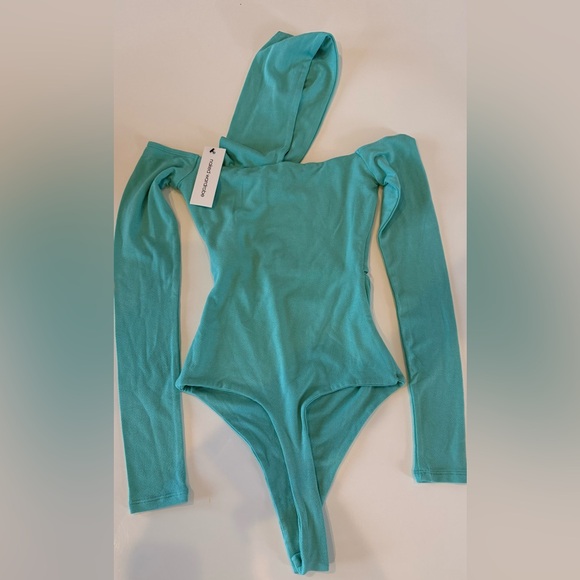 Naked wardrobe👗extra cold shoulder off shoulder cut out long sleeve bodysuit~ S - Picture 10 of 13